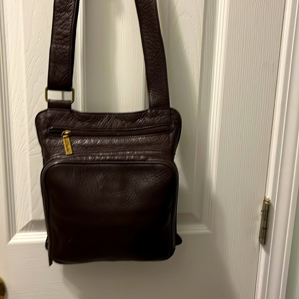 EUC ~Leather Clarks of England Organizer Shoulder bag/Crossbody